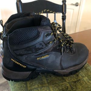 Boys hiking boots, Columbia, Size 4